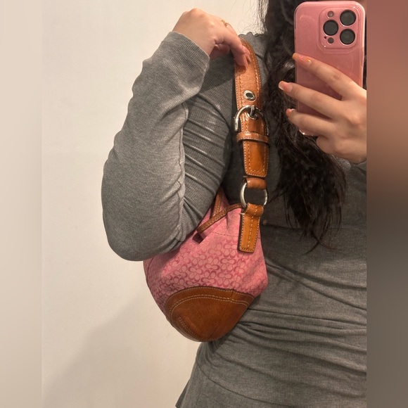 Pink Signature Y2K Coach Bag🍒 - Picture 9 of 12
